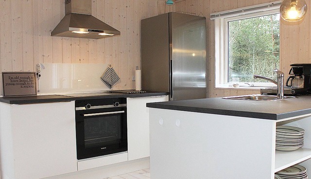 Bright holiday home in a quiet forest location with 3 bedrooms and WiFi