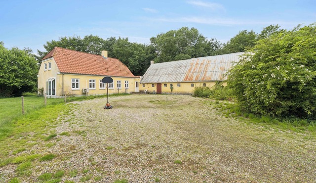 Bright holiday home with garden and togetherness