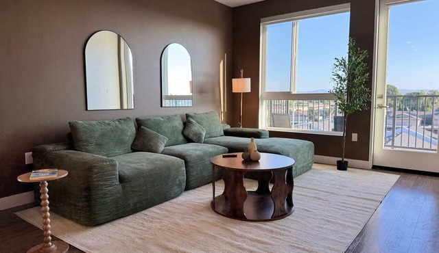 Bright Home 10 Min to Disneyland Pool & GYM