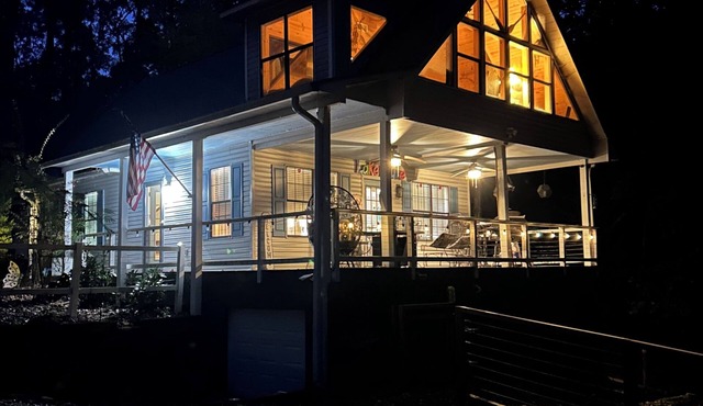 Bright Home near Safe Harbor Aqua Yacht Marina in Pickwick Sleeps 10+. &Garage