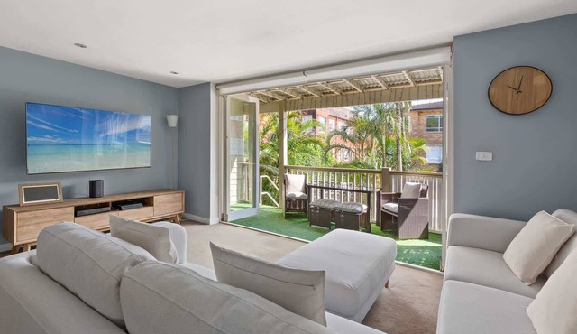 Bright Home Steps from Double Bay Beach