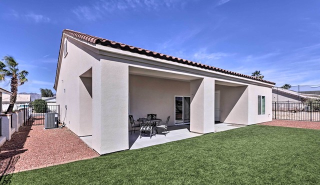 Bright Home w/Yard, 4 Mi to Colorado River!