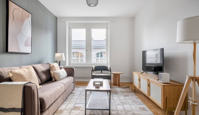 Bright Horgen 2.5 Room w/Storage, 3 min to Market, by Blueground
