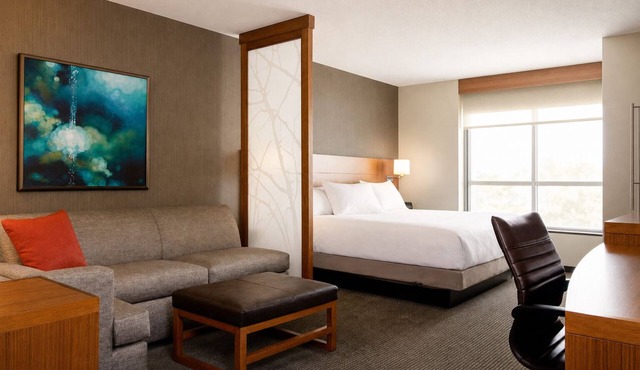Bright Hotel Suites w/Breakfast Near Aquarium & Downtown Corpus Christi