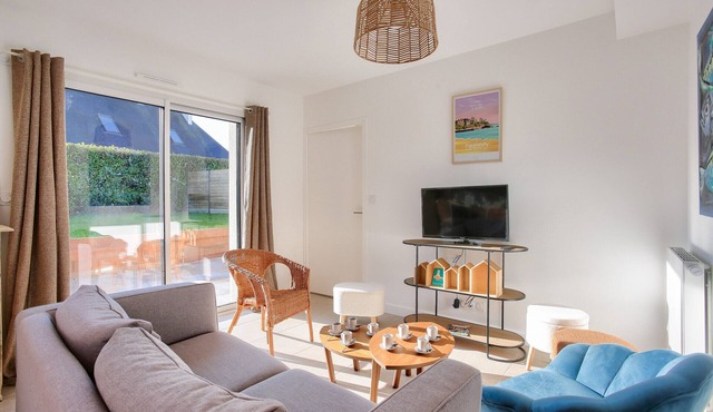 Bright house for 8 with large garden