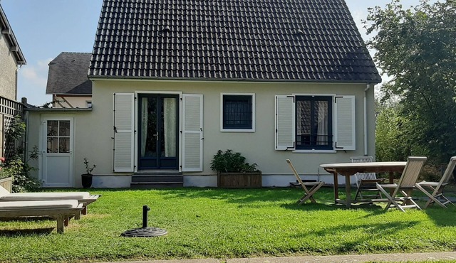 Bright house 800 m from the beach Deauville WI Fi