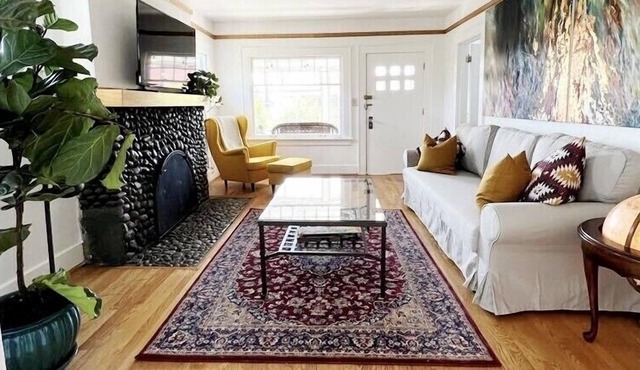 Bright house in the heart of Ballard, Seattle (Pet friendly)