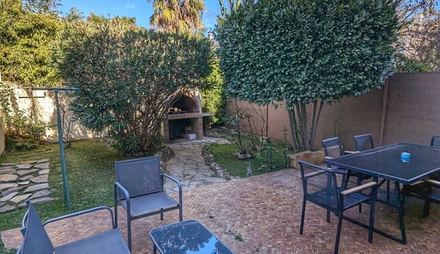 Bright house with BBQ area close to town center and 15 minutes from the beach