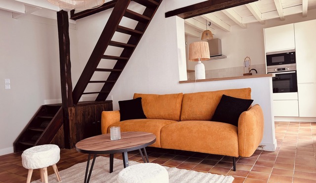 Bright house with garden, close to circuit and shops.