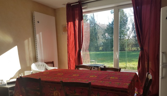 BRIGHT in a condominium: T3 of 80 m2 beach and shops nearby