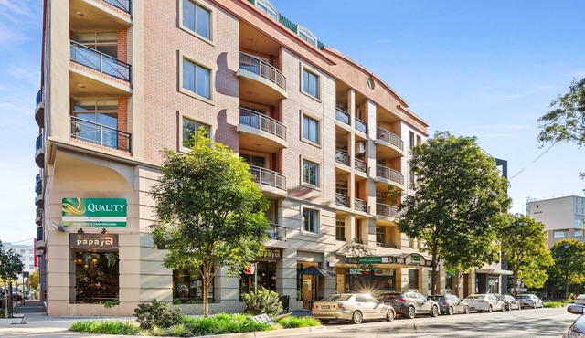 Bright Inner-West Stay with Pool Access