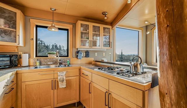 Bright island home with a mountain view, shared pool, & beach access