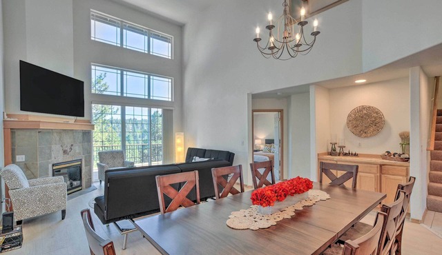 Bright Klamath Falls Townhome w/Resort Perks