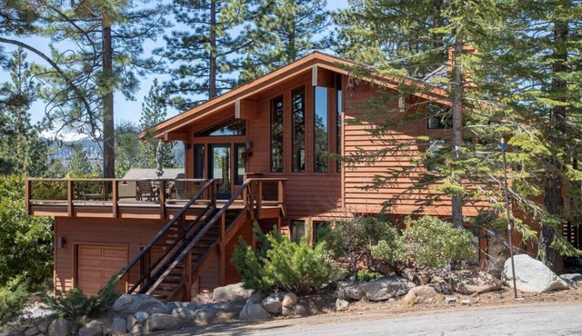 Bright lakeview home near Tahoe City, huge sunny lakeview deck