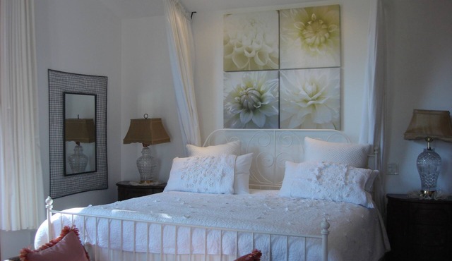 Bright, large apartment overlooking the golf course.