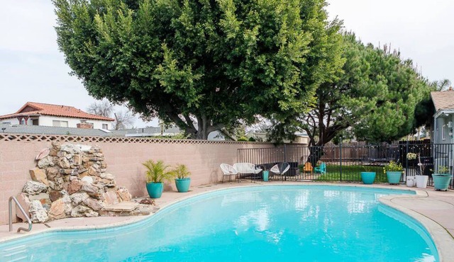 Bright Large Private 2 Bedroom Guest House With Pool