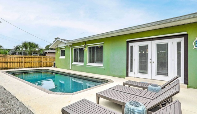 Bright Largo Getaway w/ Private Pool & Grill!