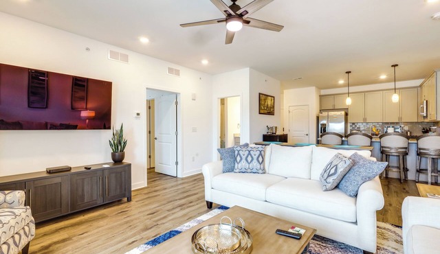 Bright Lewes Condo w/Balcony, 7 Mi to Beach!