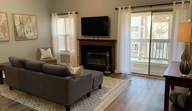 Bright Lofted Condo|Fenton|30 Nights