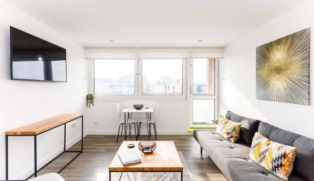 Bright London Bridge Apartment