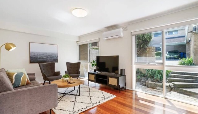 Bright & Lovely @ Balwyn Townhouse w/parking, BBQ