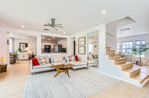 Bright & Luxury Entire House in Peaceful Neighborhood