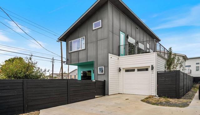 Bright Luxury Oasis near Downtown Austin