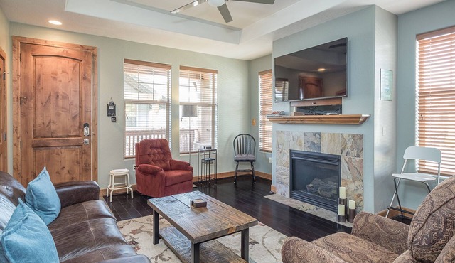 Bright luxury quiet 2nd floor 2/2 condo with fireplace, deck, and sunset views