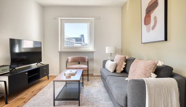 Bright Matthäus 3 Room w/Storage, near Kleinbasel, by Blueground