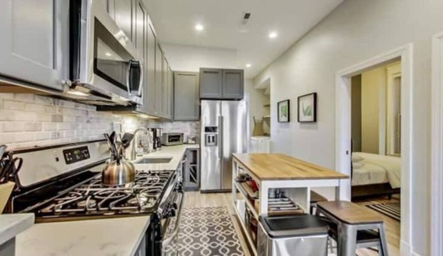 Bright Med District 2Bd/2Ba w/Garage