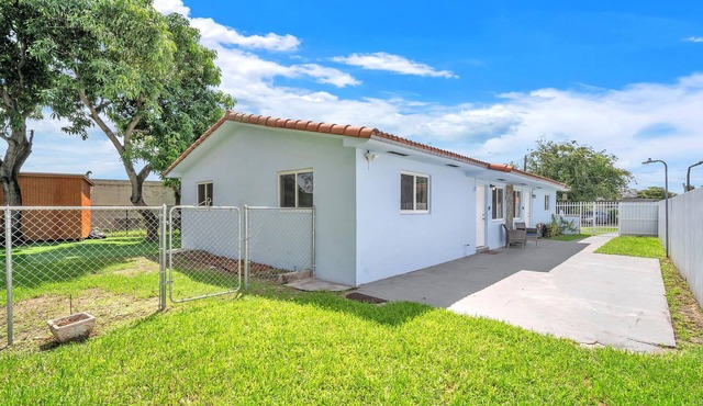 Bright Miami Escape near Attractions