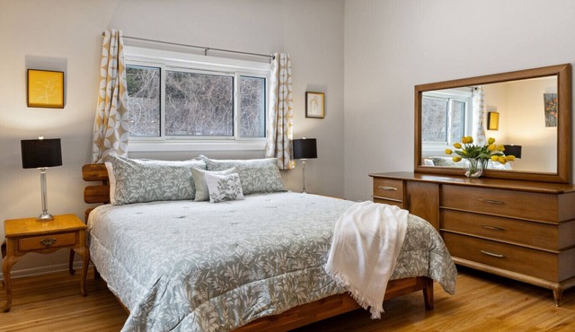 Bright "Mid-Century Modern" Ranch