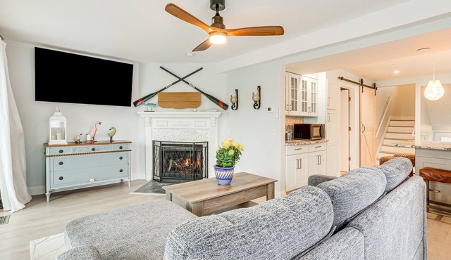 Bright Milford Beach House w/Outdoor Shower
