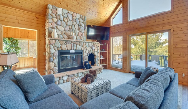Bright Minong Vacation Rental on Little Sand Lake!