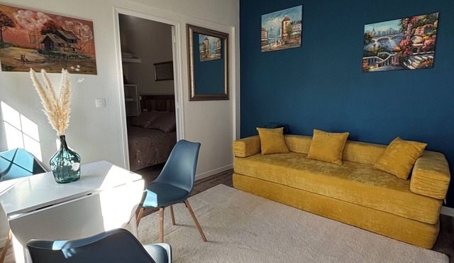 Bright, modern studio - quiet and secure - quick access to Paris