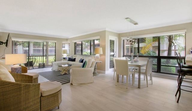 Bright Modern Condo at PGA National Resort