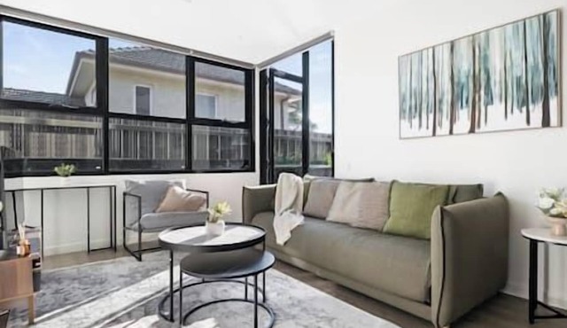 Bright & Modern 1BR Apt w/Balcony & Parking