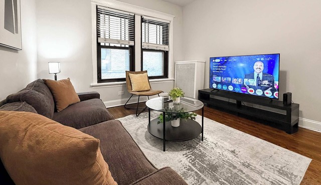 Bright & Modern 1BR in a Prime Area