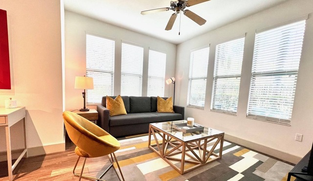 Bright Modern 1BR/NewFurnish/ Pool/near D'twn !