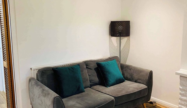 Bright & Modern 3 Bed Home with Garden in Farnham