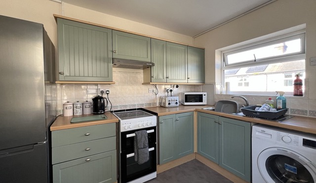 BRIGHT & MODERN 4-BED FELIXSTOWE DUPLEX WITH PARKING, NEAR SEA in Felixstowe, Suffolk