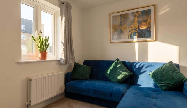 Bright & Modern 4 Bedroom House in Yeovil