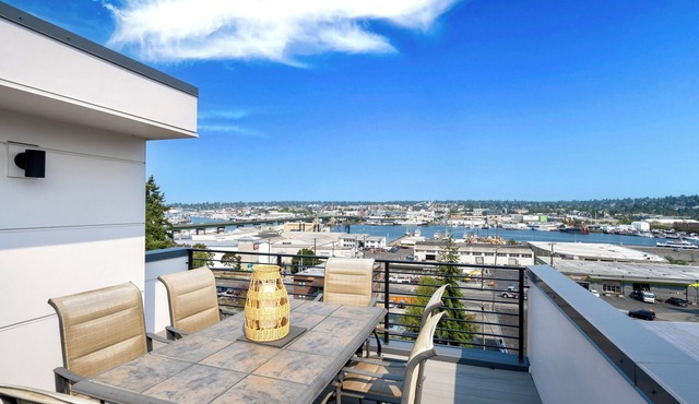 Bright Modern 4B3B Townhome with Roof Top & LakeView