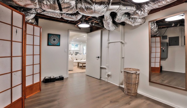 Bright, Modern 5b/4ba Portola Valley Home