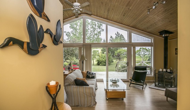 Bright Modern All Season Open Concept Cottage - 5 minutes from Bayfield