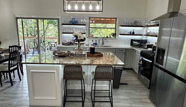 Bright, modern, and comfortable home on Lake Tenkiller