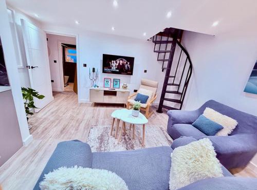 Bright Modern Apartment