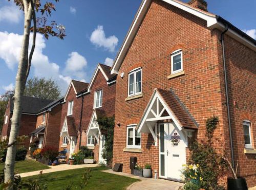 Bright, modern & close to historic town