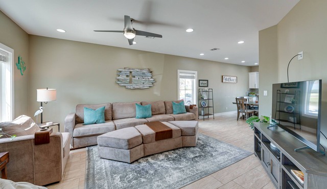 Bright, Modern Corpus Christi Condo: 2 Mi to Beach