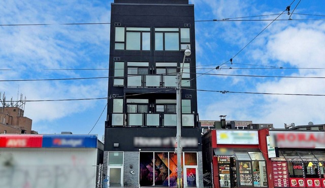 Bright & Modern Downtown Condo with Balcony